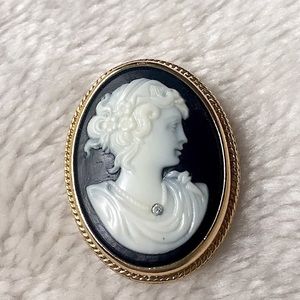 Cameo Pendant / Pin
